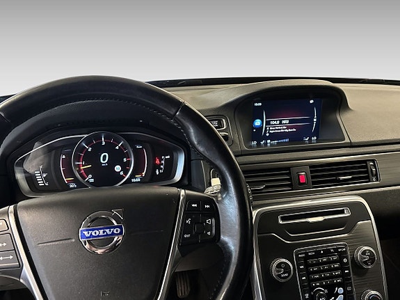 Volvo XC70 12 of 16