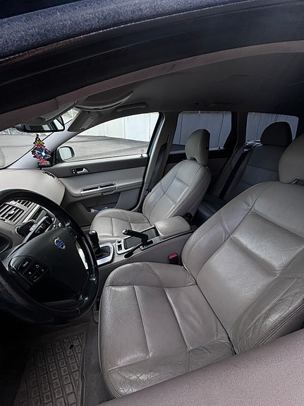 Volvo V50 7 of 12