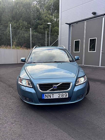 Volvo V50 2 of 12