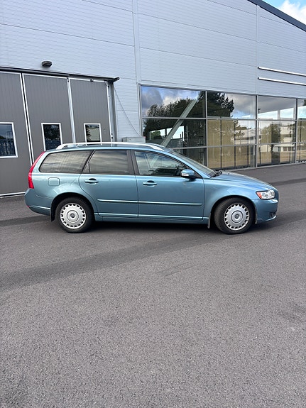 Volvo V50 3 of 12