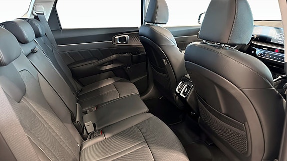 Kia Sorento 3 of 20