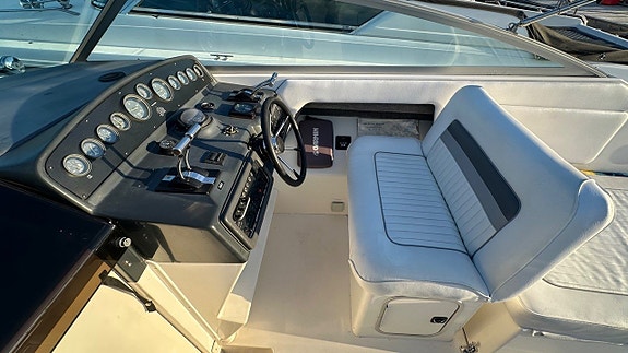 Sea Ray 31 Amberjack -1992 14 of 26