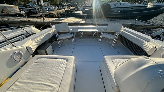 Sea Ray 31 Amberjack -1992 23 of 26