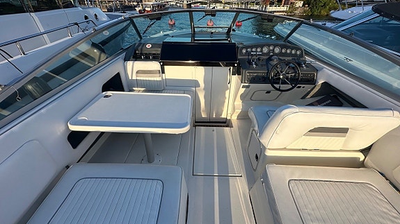 Sea Ray 31 Amberjack -1992 13 of 26