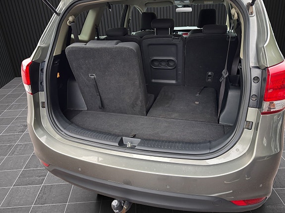 Kia Carens 9 of 20