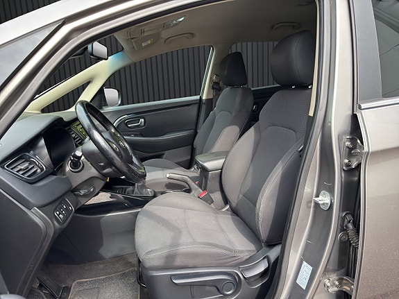 Kia Carens 10 of 20