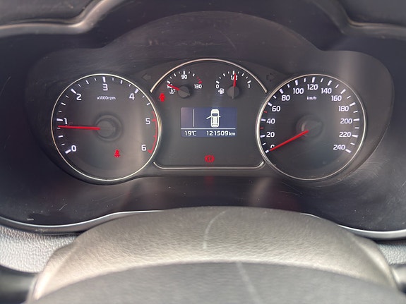Kia Carens 16 of 20