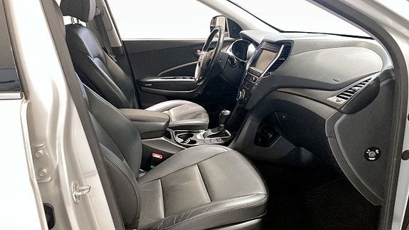 Hyundai Santa Fe 3 of 16