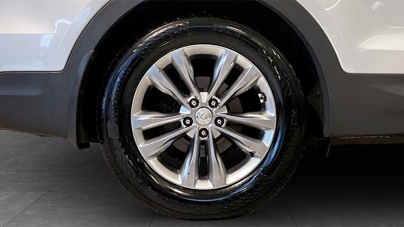Hyundai Santa Fe 9 of 16