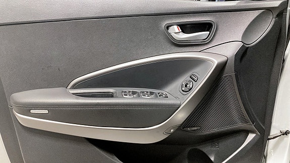Hyundai Santa Fe 11 of 16