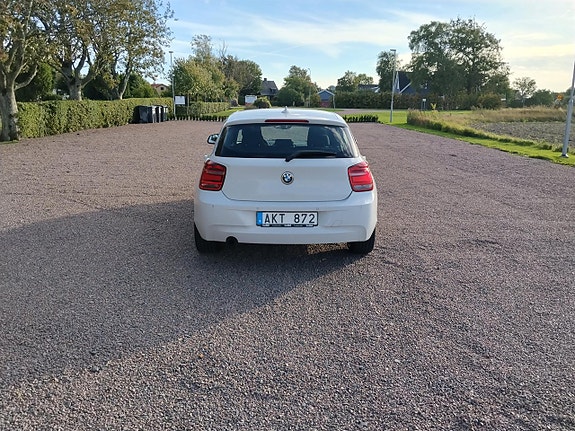 BMW 116i 4 of 13