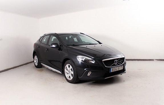 Volvo V40 Cross Country 2 of 24