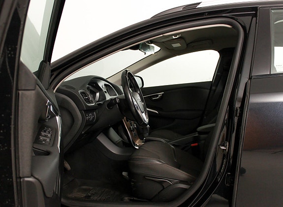 Volvo V40 Cross Country 15 of 24