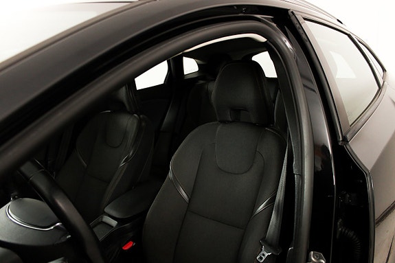 Volvo V40 Cross Country 16 of 24