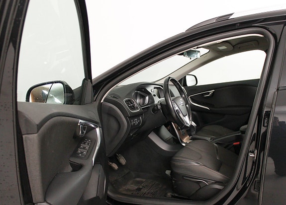 Volvo V40 Cross Country 14 of 24