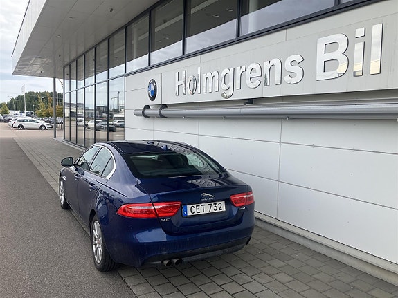 Jaguar XE 3 of 3