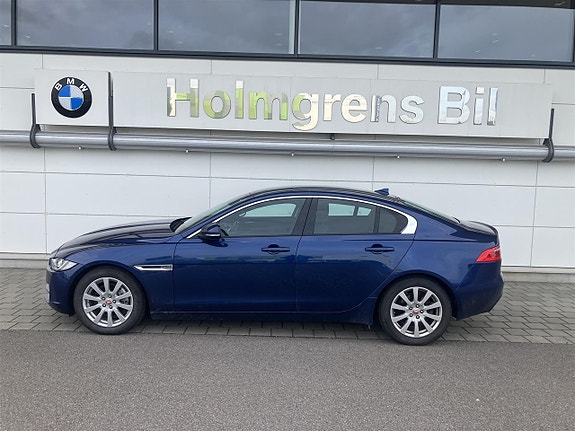 Jaguar XE 2 of 3