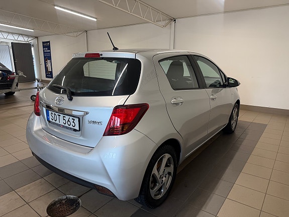 Toyota Yaris 4 of 10