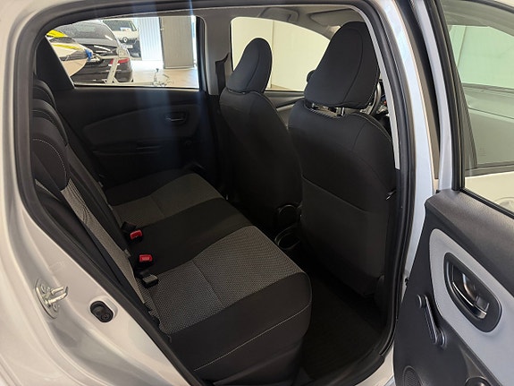 Toyota Yaris 10 of 10