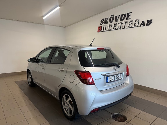 Toyota Yaris 3 of 10