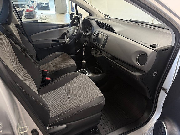Toyota Yaris 5 of 10