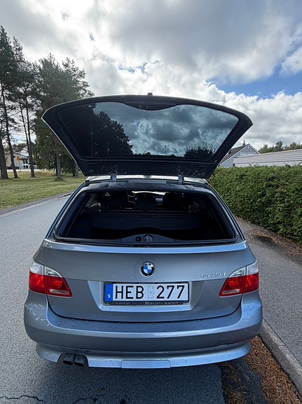 BMW 523i 8 of 8