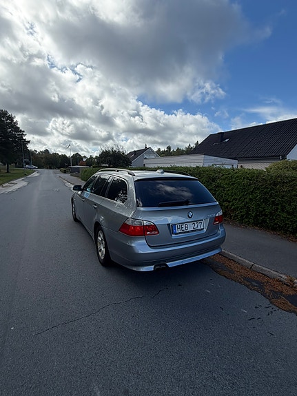 BMW 523i 6 of 8