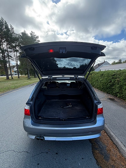 BMW 523i 7 of 8