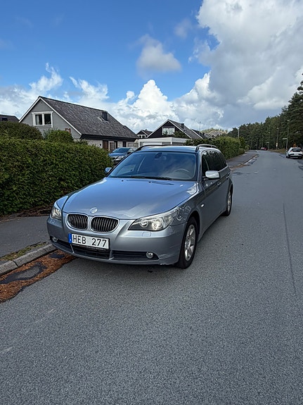 BMW 523i 2 of 8