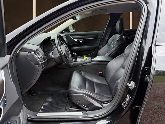Volvo V90 Cross Country 8 of 14