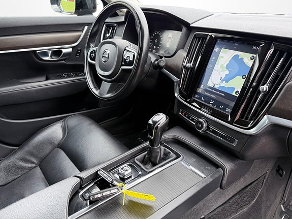 Volvo V90 Cross Country 9 of 14