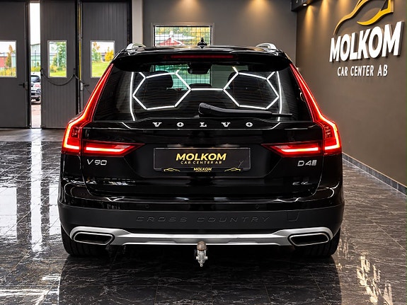 Volvo V90 Cross Country 7 of 14