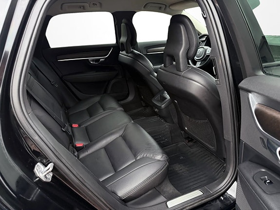 Volvo V90 Cross Country 12 of 14