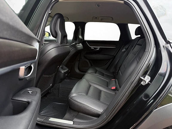 Volvo V90 Cross Country 10 of 14