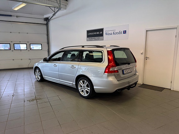 Volvo V70 3 of 11