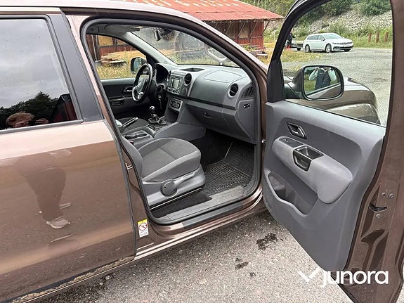 Volkswagen Amarok 21 of 26