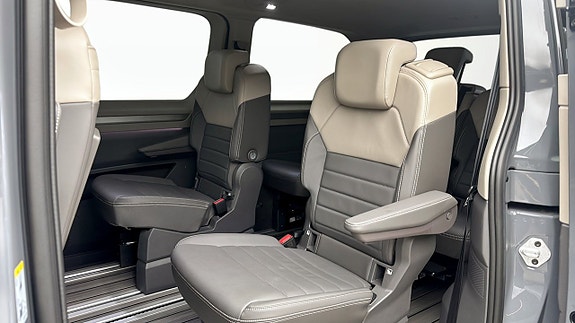 Volkswagen Multivan 11 of 12