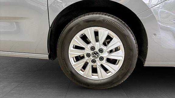 Volkswagen Multivan 6 of 12