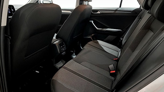 Volkswagen T-Roc 11 of 20