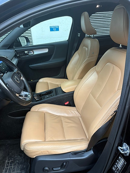 Volvo XC40 11 of 17