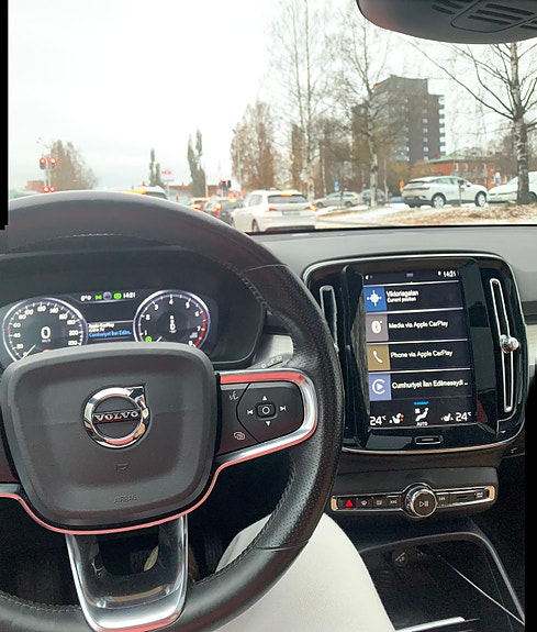 Volvo XC40 6 of 17