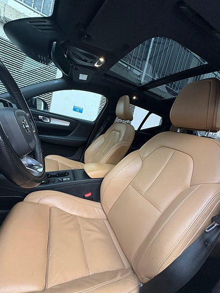 Volvo XC40 10 of 17