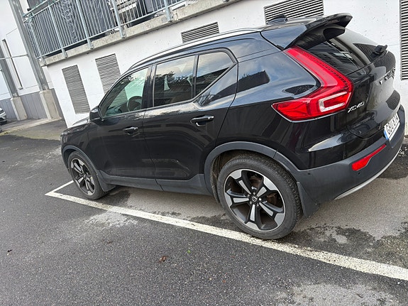 Volvo XC40 3 of 17