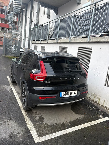 Volvo XC40 2 of 17