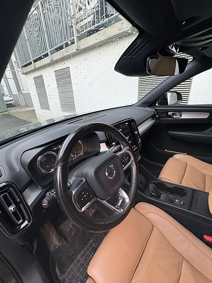 Volvo XC40 5 of 17
