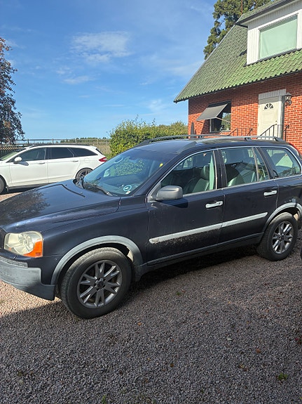 Volvo XC90 2 of 4