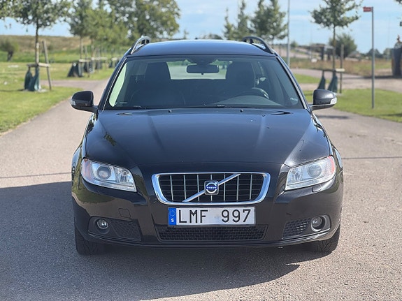Volvo V70 2 of 15