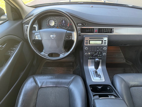 Volvo V70 9 of 15