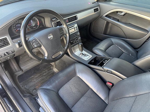 Volvo V70 7 of 15
