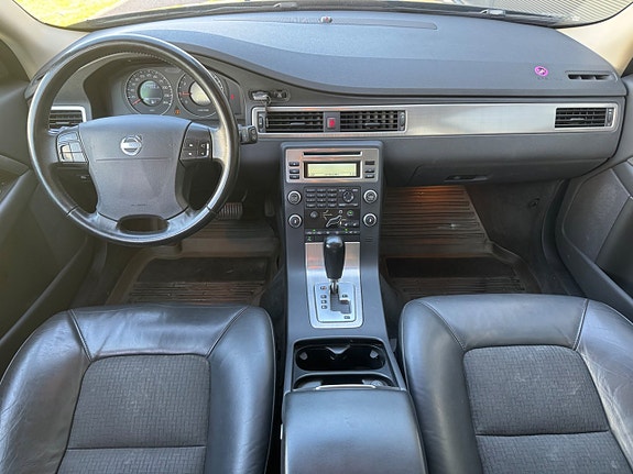 Volvo V70 8 of 15